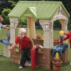 Step2 Maison De Jardin En Plastique Great Outdoors Playhouse 3 Activités -Jardelix Soldes Magasin maison de jardin pour enfants great oudoors 137x179x95cm 2