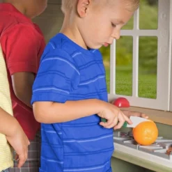 Maison D’Enfants En Bois Toute Equipée Victoria Inn -Jardelix Soldes Magasin maison enfant cabane bois victorienne equipee cuisine 3