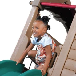 Step2 Aire De Jeux Adventure Lodge Play Center : Portique, Cabane, Toboggan 12 Step2 Aire De Jeux Adventure Lodge Play Center : Portique, Cabane, Toboggan -Jardelix Soldes Magasin structure geante enfants portique balancoire cabane avec plateforme toboggan panier basket 550x300x220cm 5